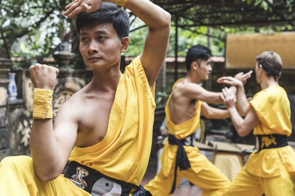 Quelle est la meilleure manière d'intégrer des exercices de Kung Fu dans un programme de rééducation post-accident?